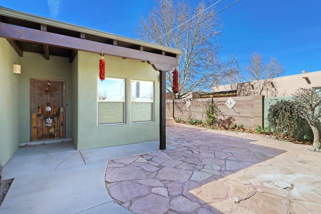 209 Manhattan Place NW, Albuquerque, NM 87104