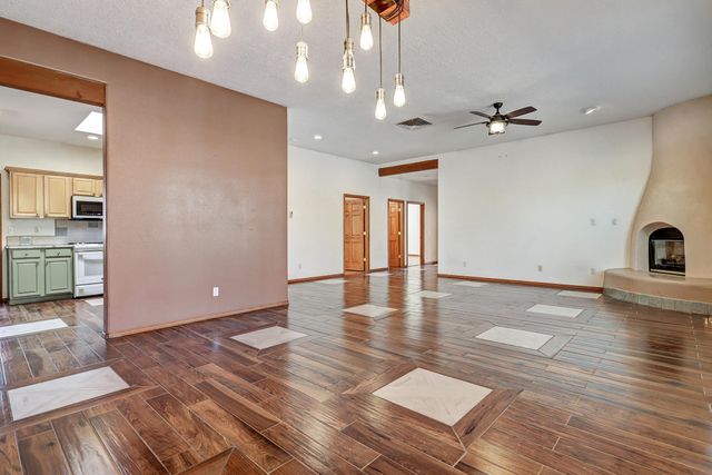 209 Manhattan Place NW, Albuquerque, NM 87104