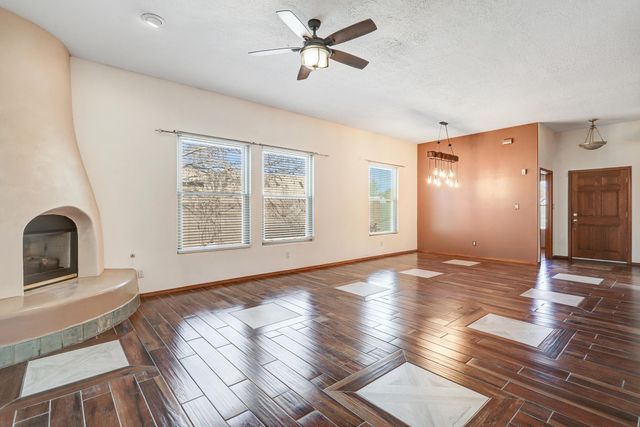 209 Manhattan Place NW, Albuquerque, NM 87104