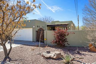 209 Manhattan Place NW, Albuquerque, NM 87104