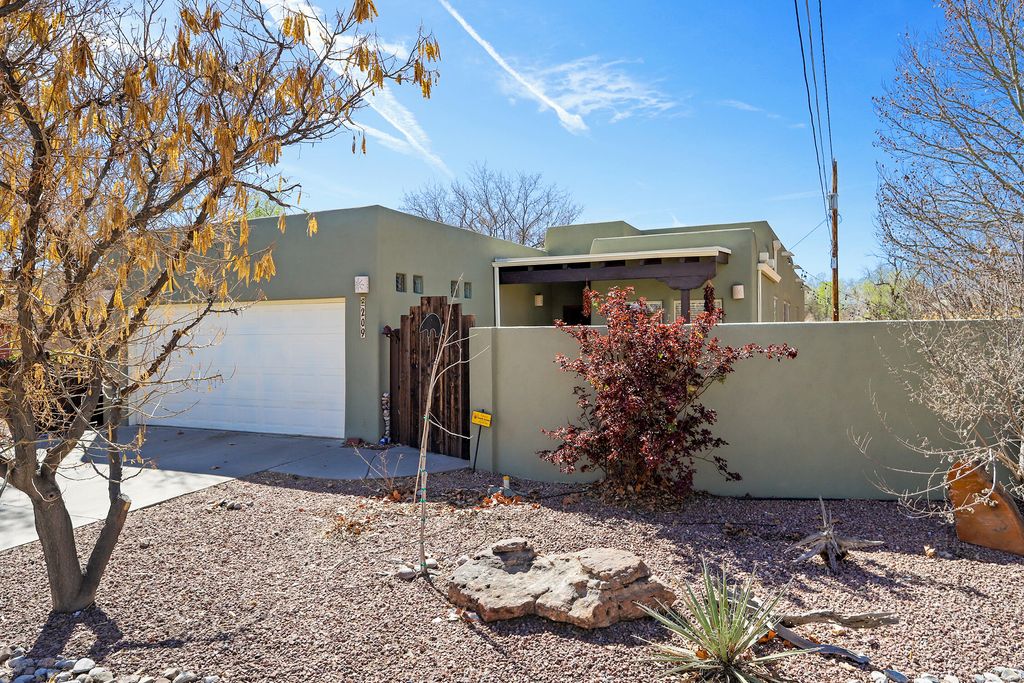 Image 1 of property listing at 209 Manhattan Place NW, Albuquerque, NM 87104