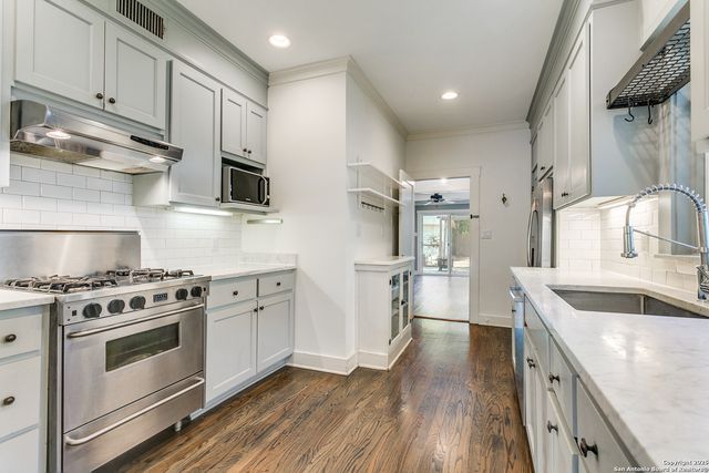 212 CHICHESTER PL, Alamo Heights, TX 78209