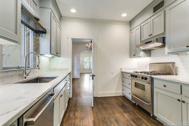 212 CHICHESTER PL, Alamo Heights, TX 78209