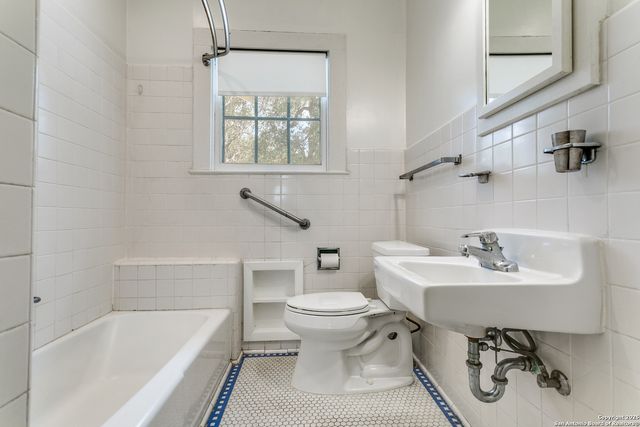 212 CHICHESTER PL, Alamo Heights, TX 78209