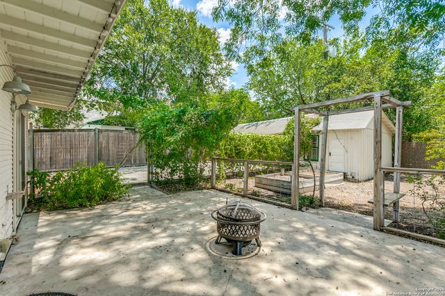 212 CHICHESTER PL, Alamo Heights, TX 78209