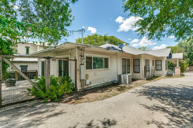 212 CHICHESTER PL, Alamo Heights, TX 78209