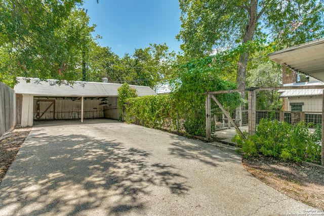212 CHICHESTER PL, Alamo Heights, TX 78209