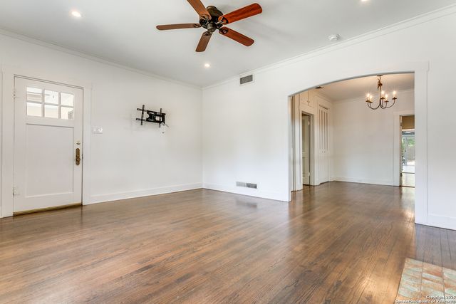 212 CHICHESTER PL, Alamo Heights, TX 78209