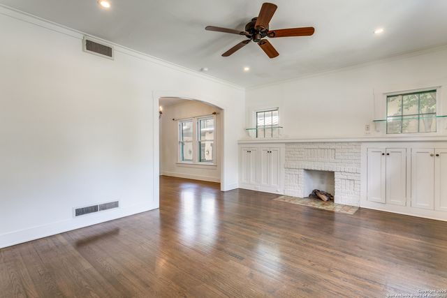 212 CHICHESTER PL, Alamo Heights, TX 78209