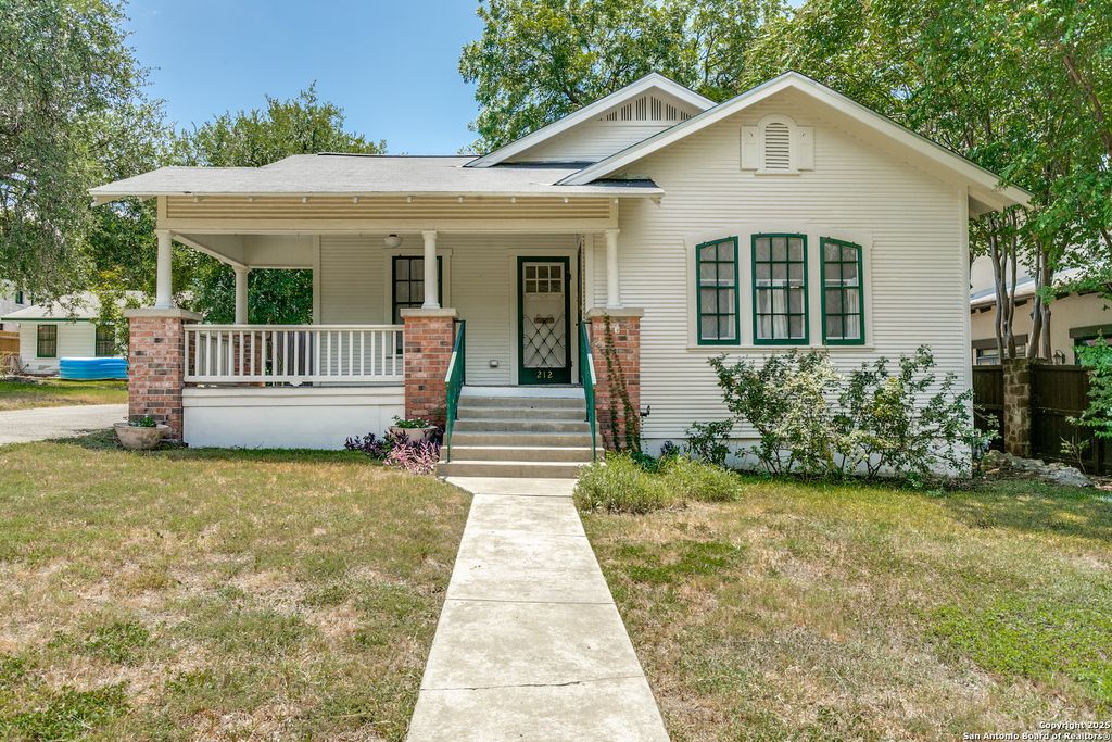 212 CHICHESTER PL, Alamo Heights, TX 78209