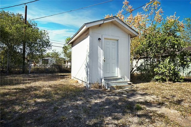 4533 W Nesbitt Dr, Corpus Christi, TX 78415