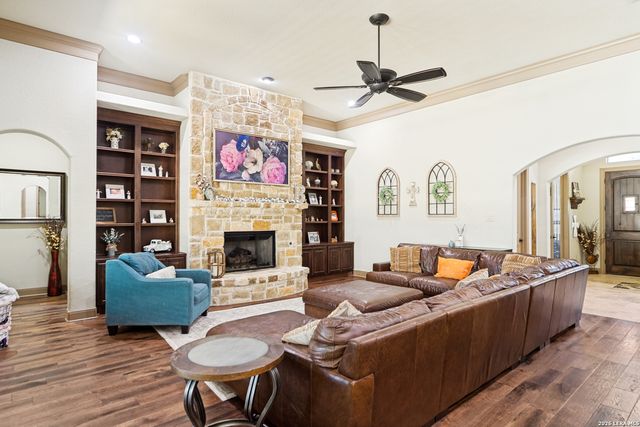 114 Hoskins Trail, Boerne, TX 78006