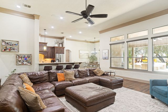 114 Hoskins Trail, Boerne, TX 78006
