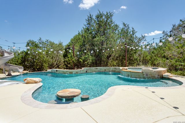 114 Hoskins Trail, Boerne, TX 78006