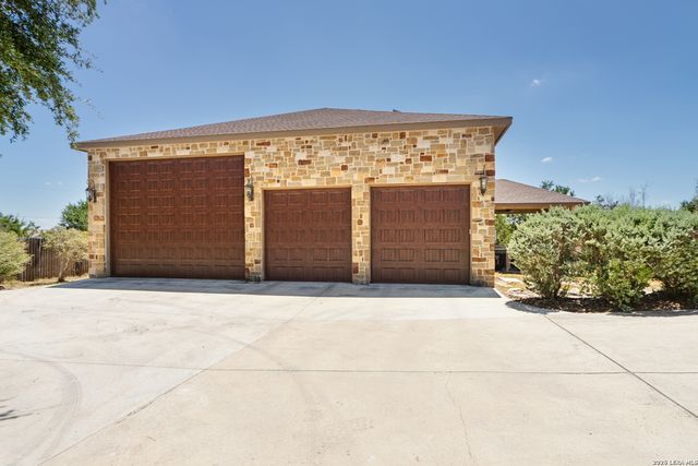 114 Hoskins Trail, Boerne, TX 78006