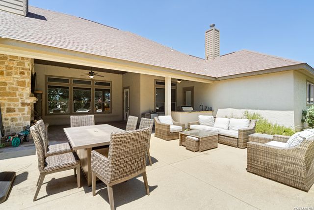114 Hoskins Trail, Boerne, TX 78006
