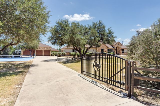 114 Hoskins Trail, Boerne, TX 78006