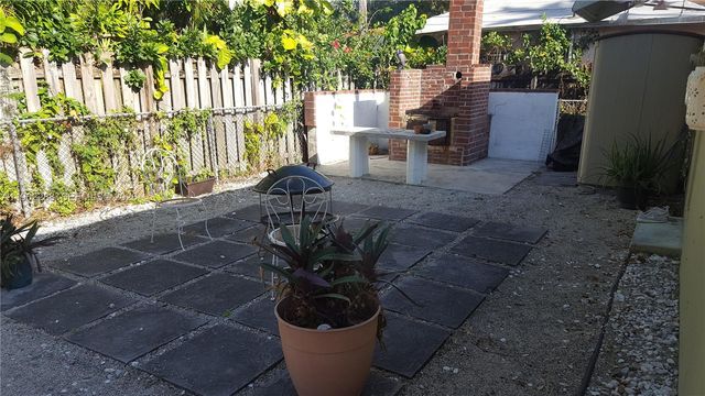 49 NE 44th St, Miami, FL 33137