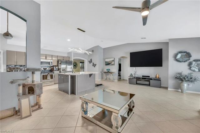 885 47th AVE NE, Naples, FL 34120