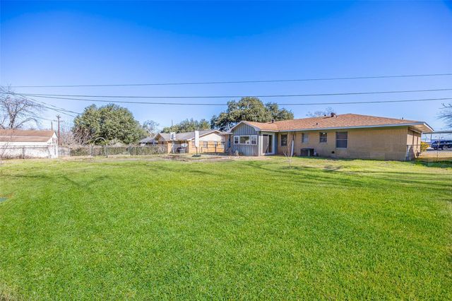 1404 Woodson Lane, Brenham, TX 77833