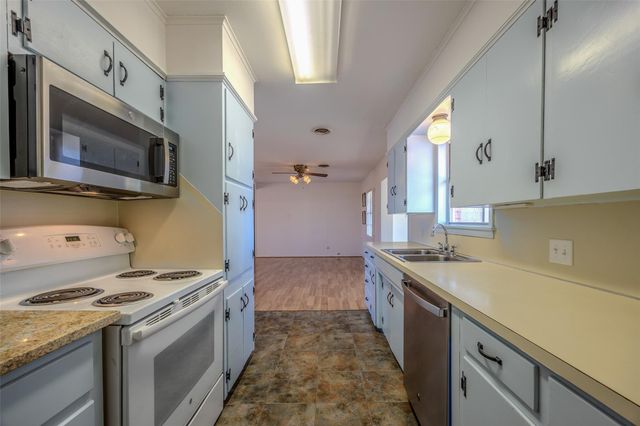 1404 Woodson Lane, Brenham, TX 77833