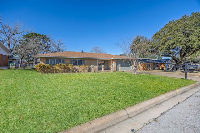 1404 Woodson Lane, Brenham, TX 77833