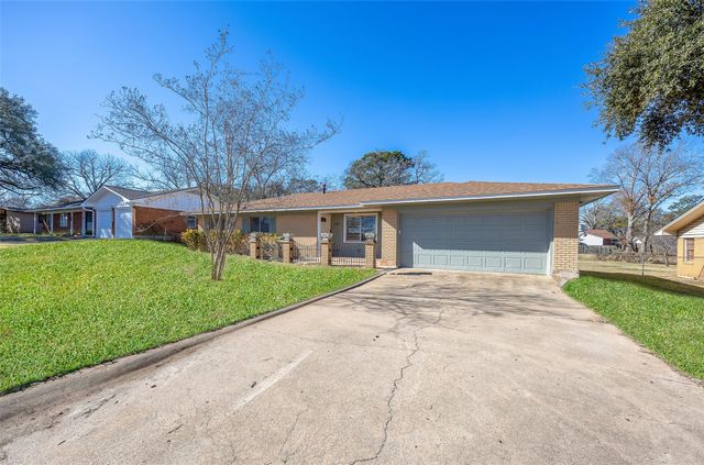 1404 Woodson Lane, Brenham, TX 77833