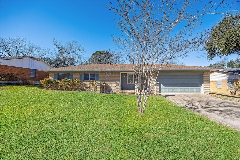 1404 Woodson Lane, Brenham, TX 77833