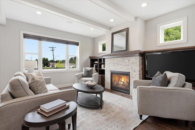7495 Laurel Point, Golden Valley, MN 55426