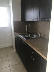 7095 NW 179th St 112, Hialeah, FL 33015