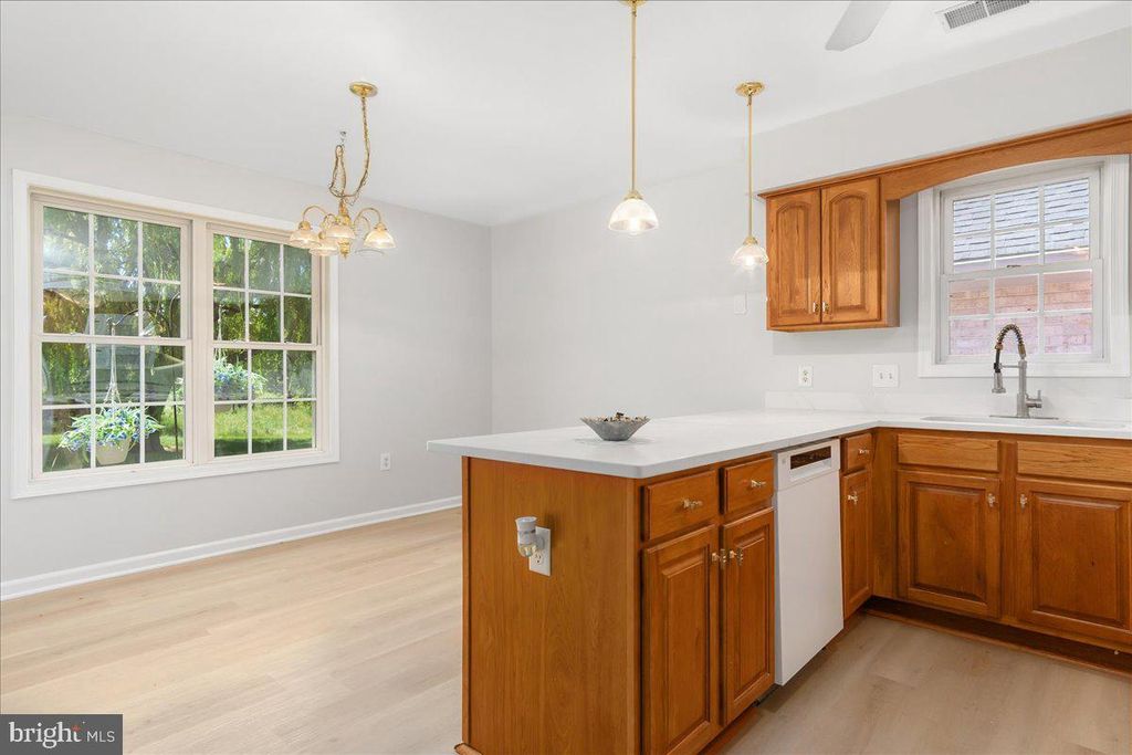 Image 11 of property listing at 20407 KINGS CREST BLVD, Hagerstown, MD 21742