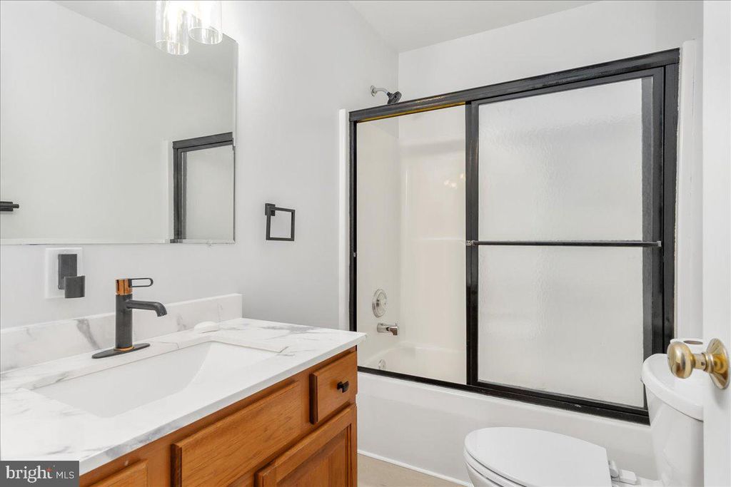 Image 14 of property listing at 20407 KINGS CREST BLVD, Hagerstown, MD 21742