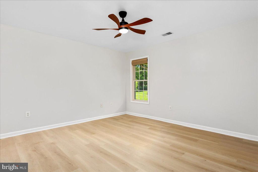 Image 15 of property listing at 20407 KINGS CREST BLVD, Hagerstown, MD 21742
