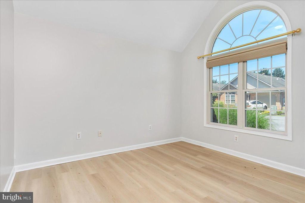 Image 16 of property listing at 20407 KINGS CREST BLVD, Hagerstown, MD 21742