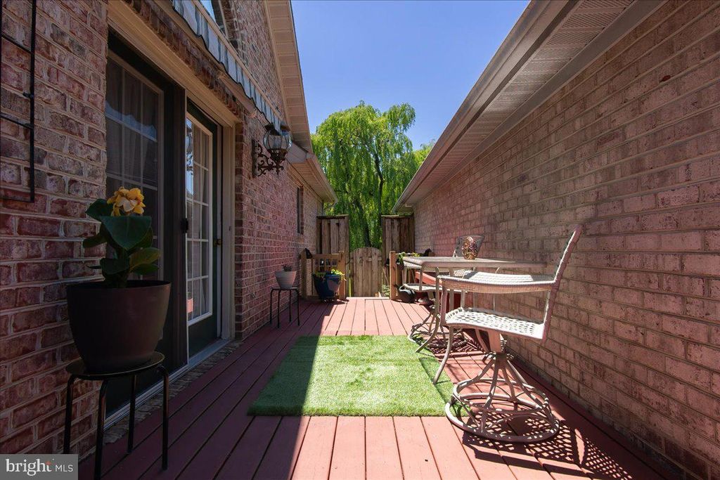 Image 22 of property listing at 20407 KINGS CREST BLVD, Hagerstown, MD 21742
