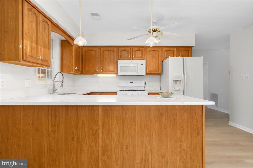 Image 9 of property listing at 20407 KINGS CREST BLVD, Hagerstown, MD 21742