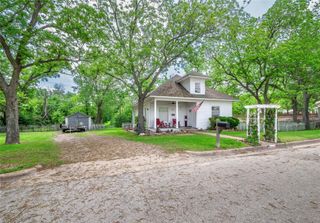262 W Richmond ST, Giddings, TX 78942