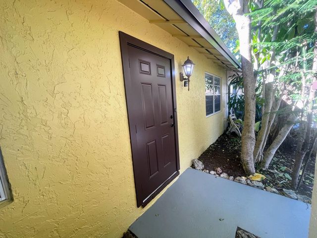 512 NW 43rd Place, Deerfield Beach, FL 33064