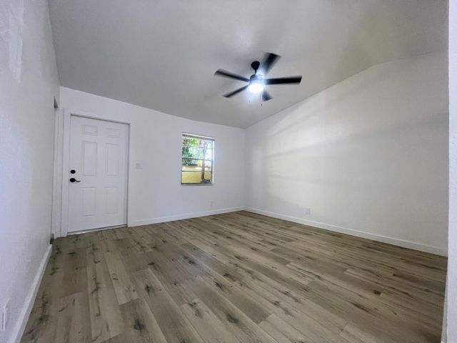 512 NW 43rd Place, Deerfield Beach, FL 33064