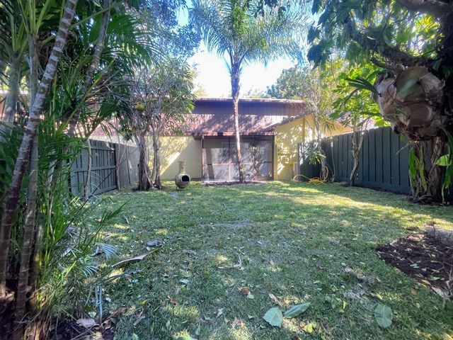 512 NW 43rd Place, Deerfield Beach, FL 33064