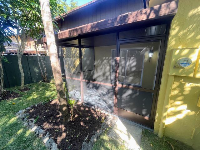 512 NW 43rd Place, Deerfield Beach, FL 33064