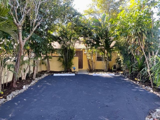 512 NW 43rd Place, Deerfield Beach, FL 33064