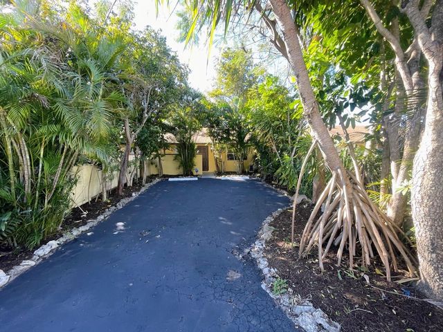 512 NW 43rd Place, Deerfield Beach, FL 33064