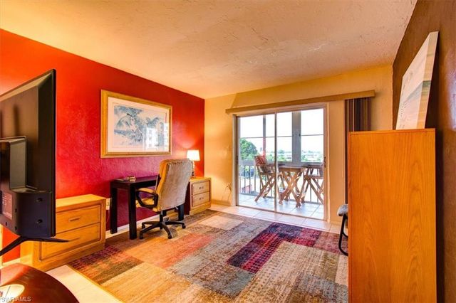 4906 Victoria DR 413, Cape Coral, FL 33904