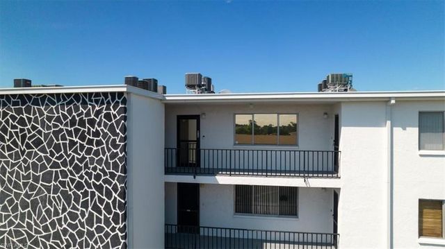 4906 Victoria DR 413, Cape Coral, FL 33904