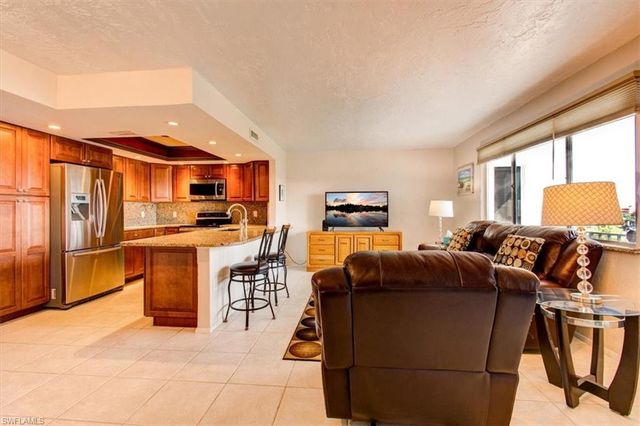 4906 Victoria DR 413, Cape Coral, FL 33904