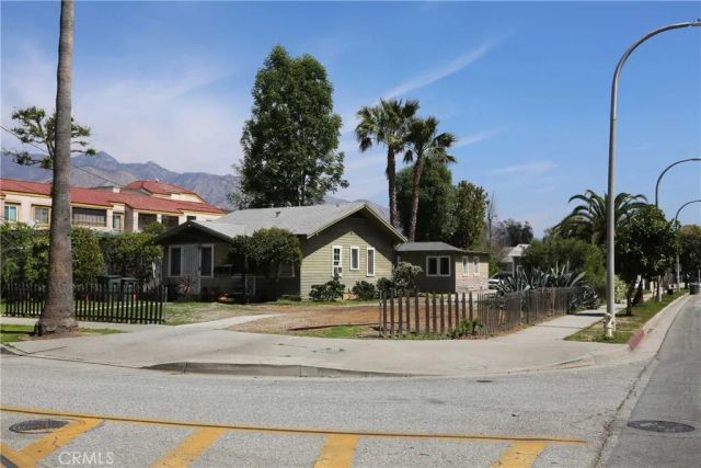 398 N Holliston Avenue, Pasadena, CA 91106