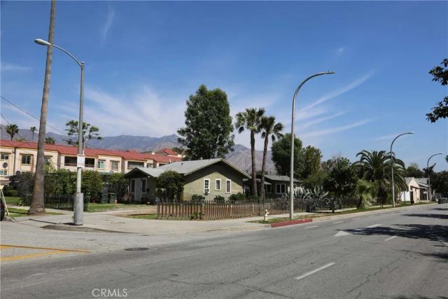 398 N Holliston Avenue, Pasadena, CA 91106