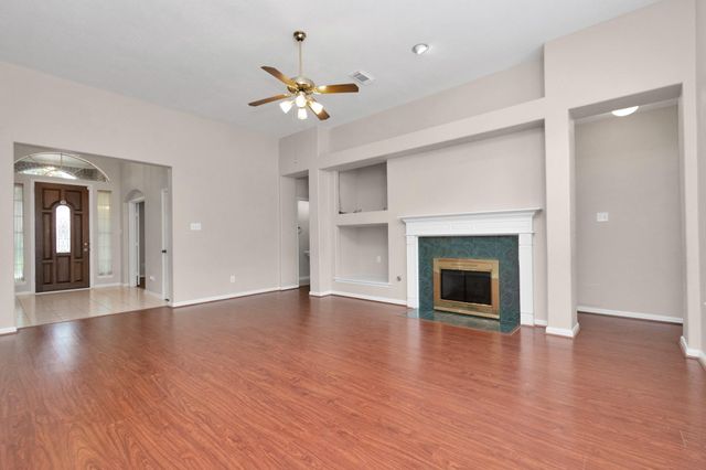 1915 Crescent Oak Drive, Missouri City, TX 77459