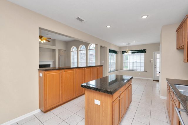 1915 Crescent Oak Drive, Missouri City, TX 77459